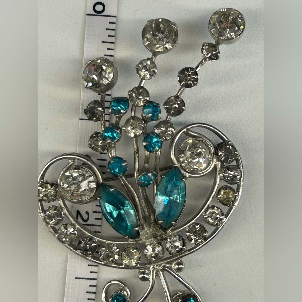 017. Vintage Silver-Tone Teal and Clear Crystal Floral Brooch Spray - Picture 3 of 3